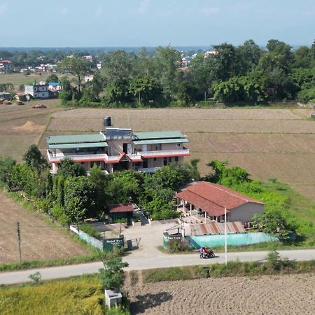 Hotel Tree Tops- A Serene Friendly Hotel In Sauraha Chitwan Exterior photo